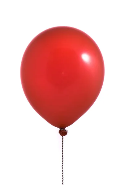 Červený balón na bílém pozadí — Stock fotografie