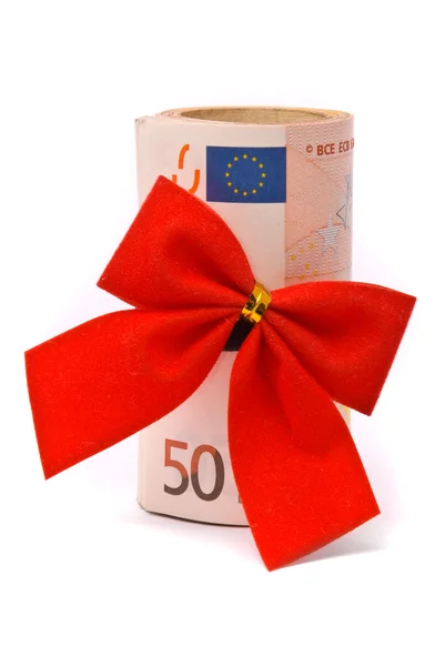 Рулон денег евро и красного банта — стоковое фото