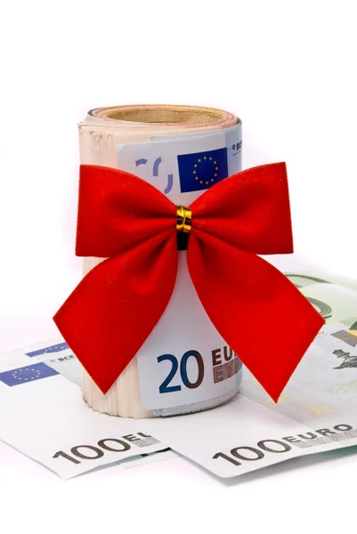 Rulle av euron pengar och röd rosett — Stockfoto