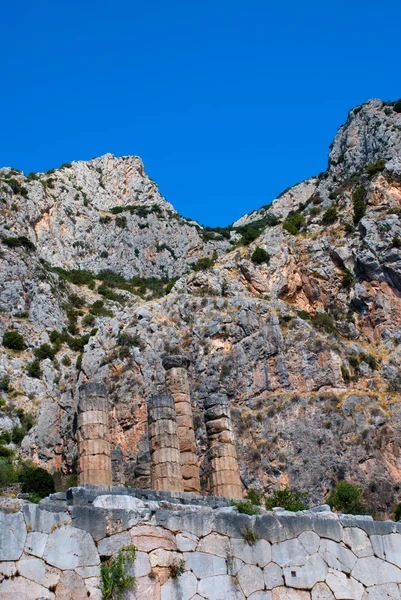 El templo de Apolo en Delfos, Grecia — Foto de Stock
