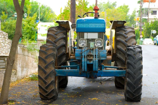 The old tractor — Stock Photo, Image