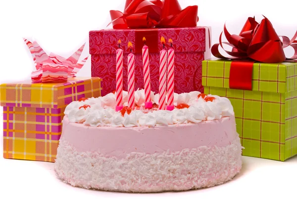 Růžový koláč s pěti svíček — Stock fotografie