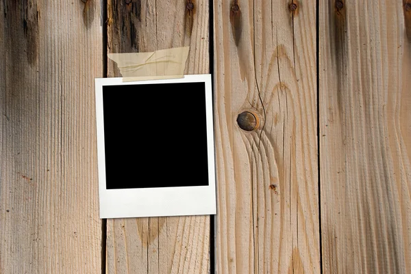 Grunge fundo de madeira com cartão de foto — Fotografia de Stock