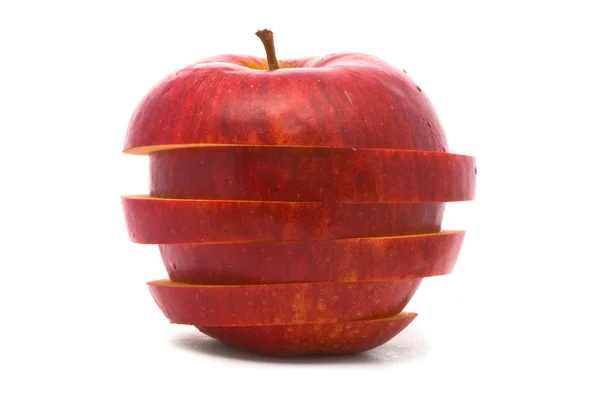 Plasterki czerwone jabłko na studio biały — Zdjęcie stockowe