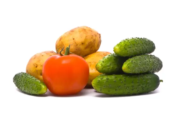 Tomate fresco, pepinos e batatas — Fotografia de Stock