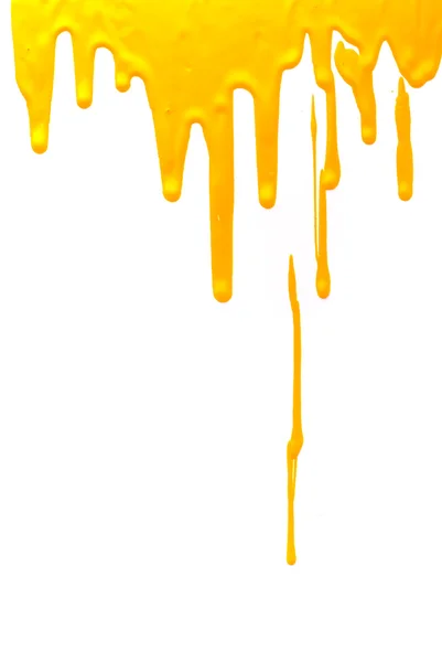 Pintura amarilla vertiendo sobre fondo blanco — Foto de Stock