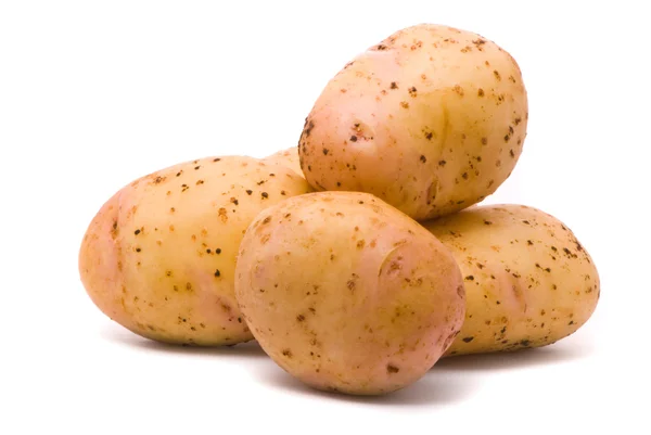 Patatas sobre fondo blanco estudio —  Fotos de Stock