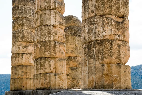Colunas de templo de Apolo em Delfos — Fotografia de Stock