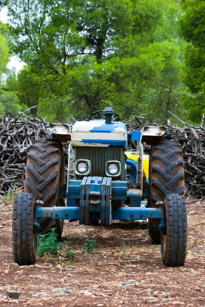 Stary traktor — Zdjęcie stockowe