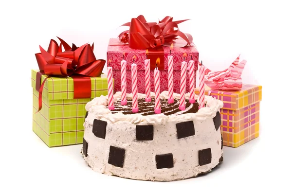 Kuchen mit neun Kerzen und Geschenken — Stockfoto