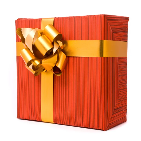 Boîte cadeau rouge avec noeud doré — Photo