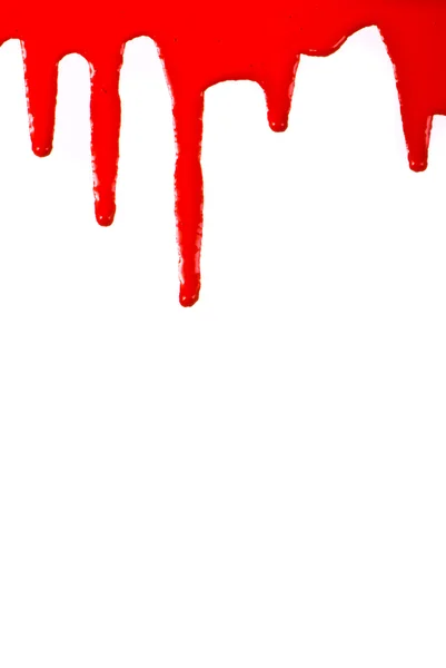 Pintura roja vertiendo sobre fondo blanco — Foto de Stock