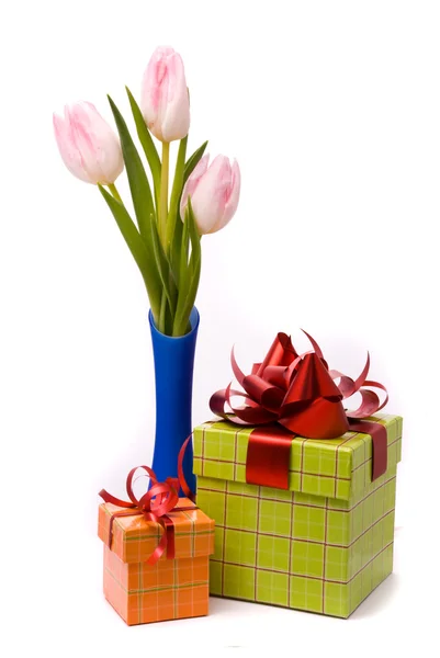 Tulipas rosa ang caixas de presente — Fotografia de Stock