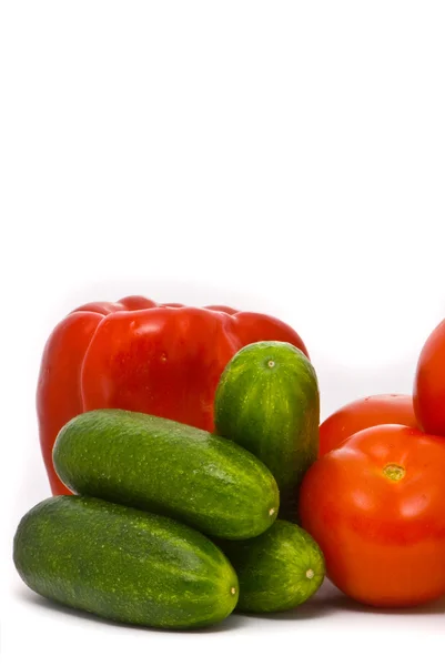 Tomates, concombres et poivrons frais — Photo