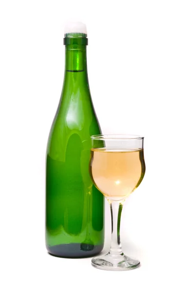 Bottiglia di vino e bicchiere su un bianco — Foto Stock