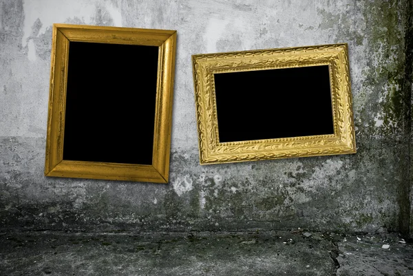 Grunge interiorl with vintage gold frame — Stock Photo, Image