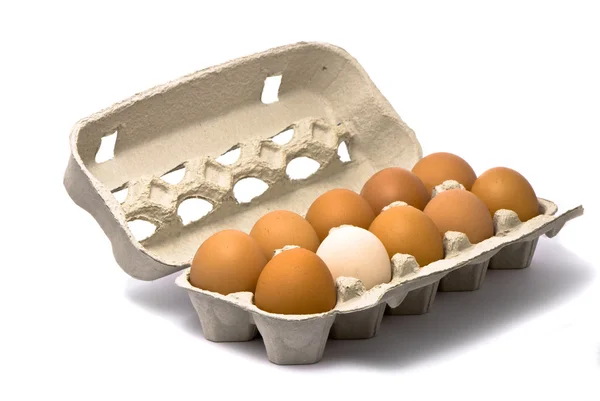 Eierschachtel isoliert auf weißem Hintergrund — Stockfoto