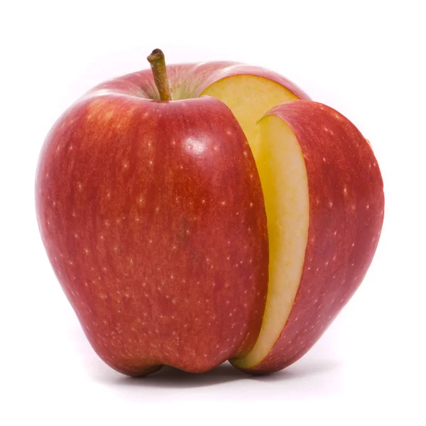 Κομμένο σε φέτες κόκκινο ώριμο μήλο — Φωτογραφία Αρχείου