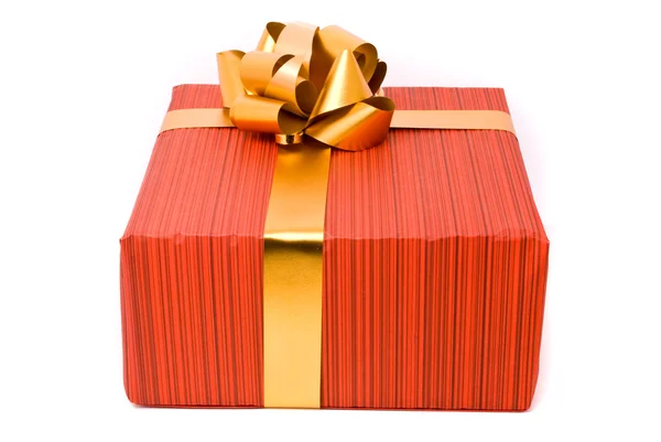 Červená dárková krabička s zlatým lukem — Stock fotografie