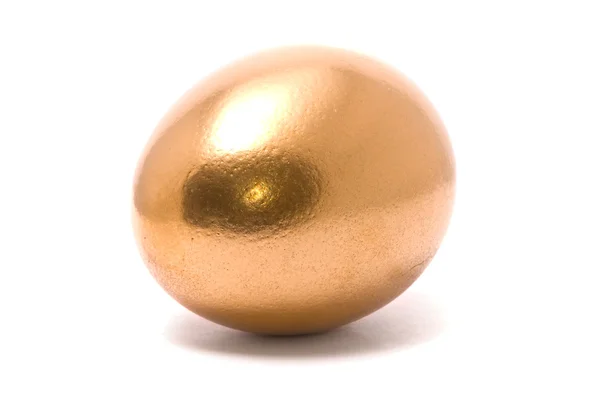 Ovos de ouro no estúdio fundo branco — Fotografia de Stock