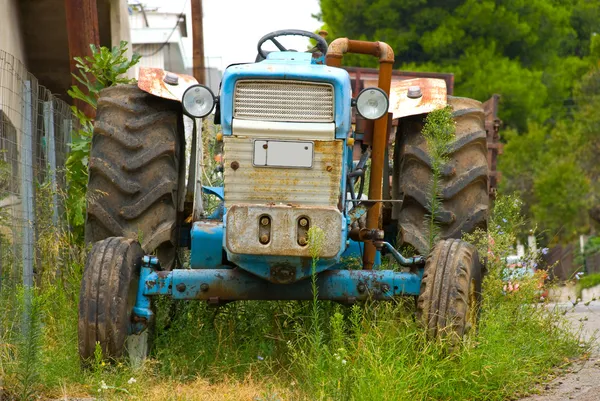 Der alte Traktor — Stockfoto