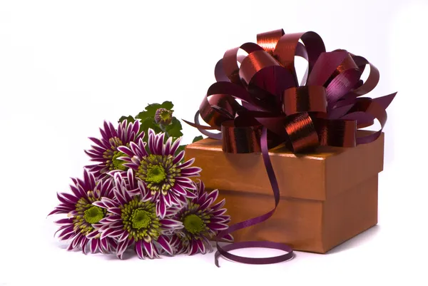 Pudełko z piękne kwiaty — Zdjęcie stockowe