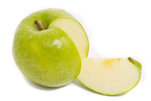 Розрізане зелене стигле яблуко — стокове фото