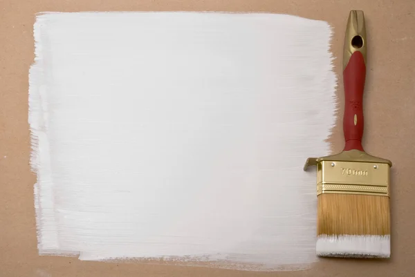 Faglig børste med hvit maling – stockfoto