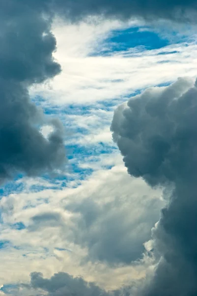 Skyet himmel - Stock-foto