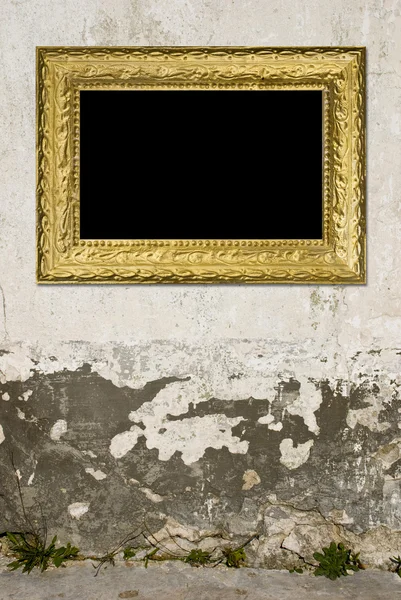Oude grunge muur met vintage gouden frame — Stockfoto