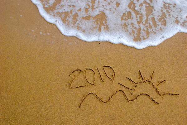 在沙滩上写的 2010 年 — 图库照片