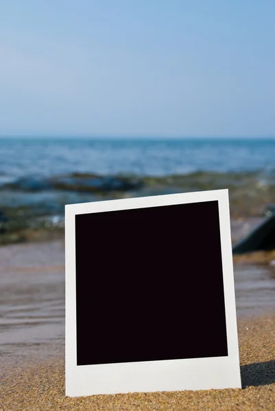 Tarjeta fotográfica en playa de arena —  Fotos de Stock