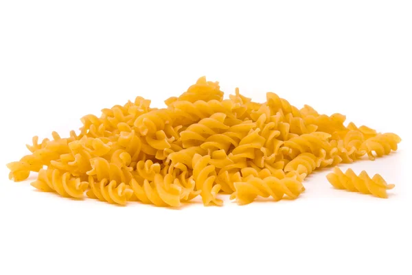 Ruwe Italiaanse pasta geïsoleerd op wit — Stockfoto