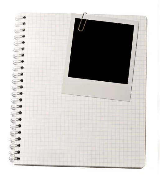 Cuaderno espiral y foto vintage en blanco — Foto de Stock
