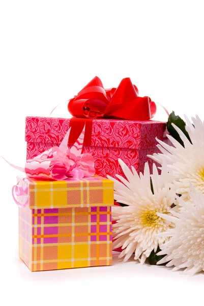 与美丽的鲜花礼品盒 — 图库照片