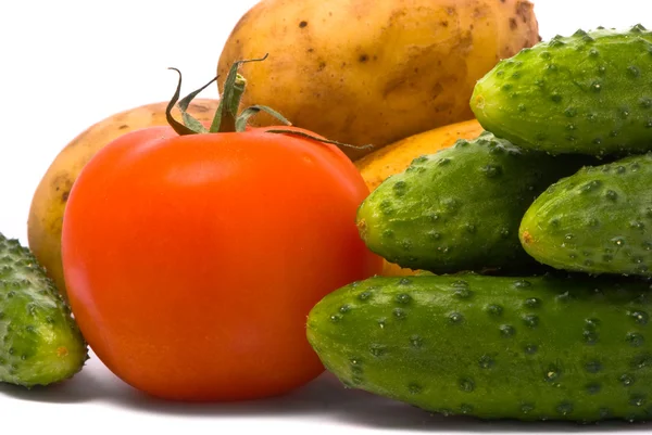 Tomate fresco, pepinos y patatas —  Fotos de Stock