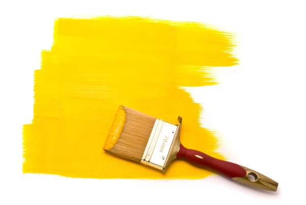 Spazzola professionale con vernice gialla — Foto Stock