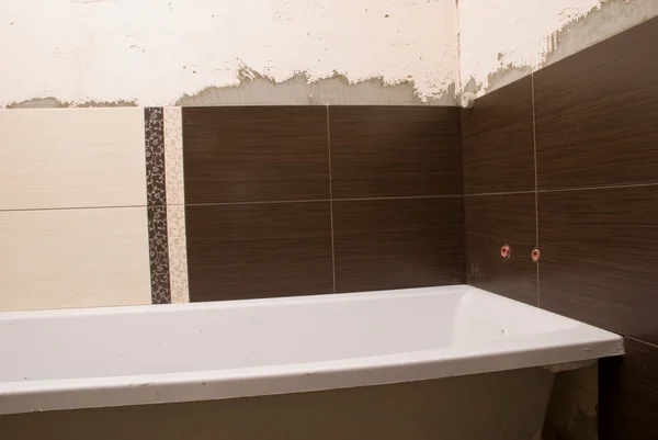 Keramiska plattor på väggar i badrum — Stockfoto