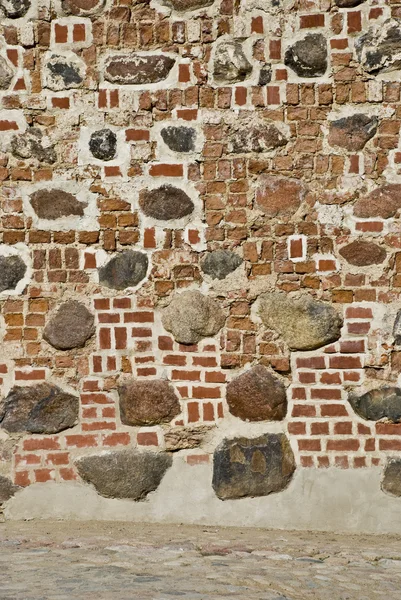 Средневековая кирпичная стена — стоковое фото