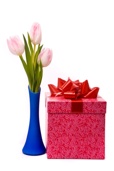 Pink tulips ang gift box — Stock Photo, Image