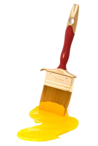 Spazzola professionale con vernice gialla — Foto Stock