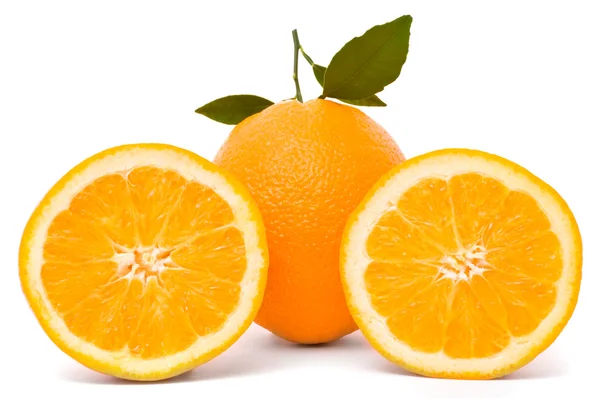 Arancio maturo con foglie — Foto Stock