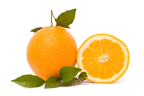 Naranja maduro con hojas —  Fotos de Stock