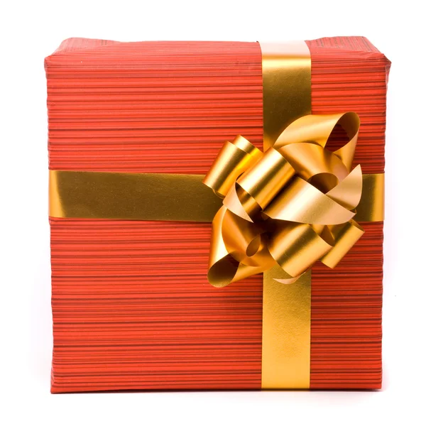 Rode geschenkdoos met gouden boog — Stockfoto