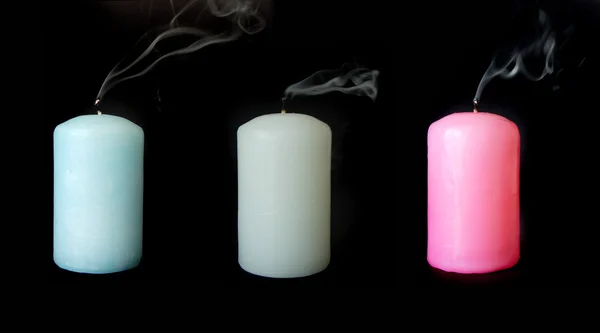 Κεριά με τον καπνό, απομονώνονται σε μαύρο — Φωτογραφία Αρχείου