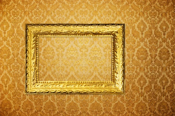 Moldura vintage sobre papel de parede dourado — Fotografia de Stock