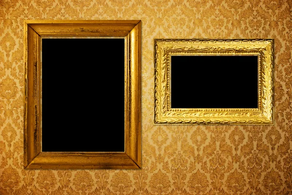 Вінтажна рамка над золотими шпалерами — стокове фото