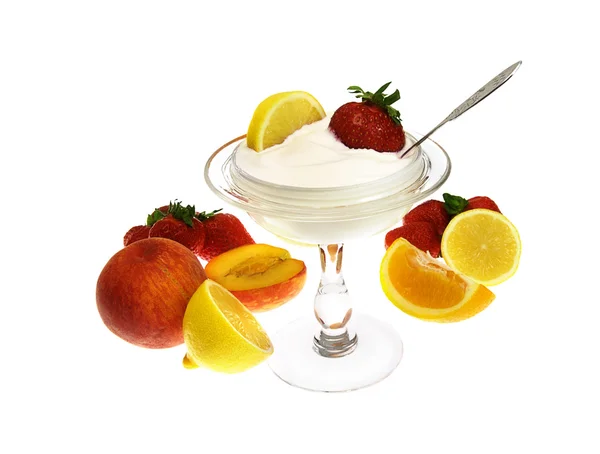 Frutas com sorvete macio — Fotografia de Stock