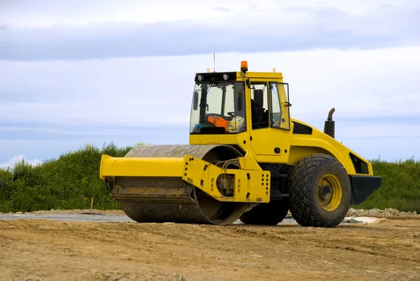 Yellow road roller at work — Stock Photo, Image
