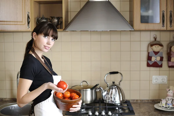Belle cuisine de femme au foyer Images De Stock Libres De Droits